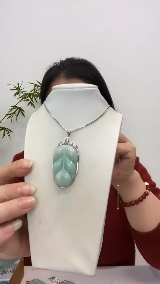 【闪购商品】翡翠吊坠(赠链)银S925镶嵌叶子