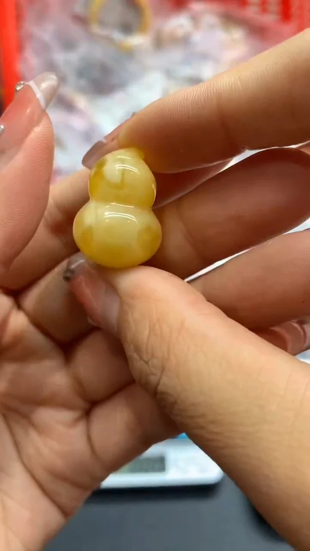 未镶嵌琥珀珠宝奇石916