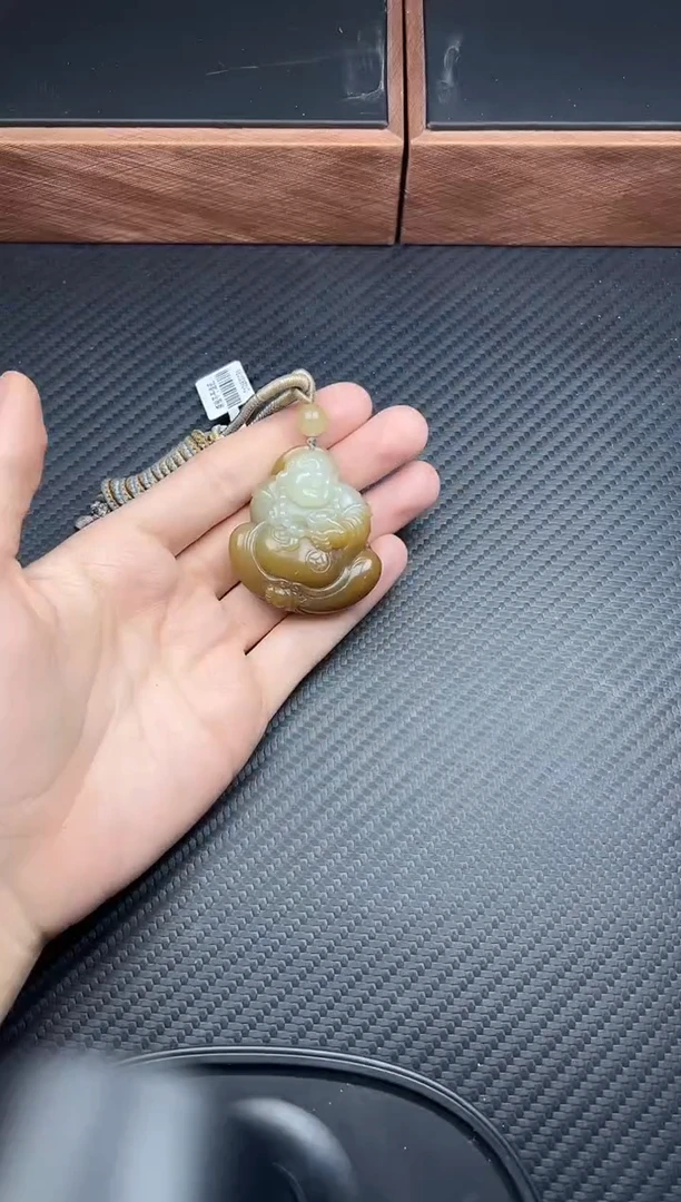 吊坠(赠链)未镶嵌和田玉若羌微色差吊坠