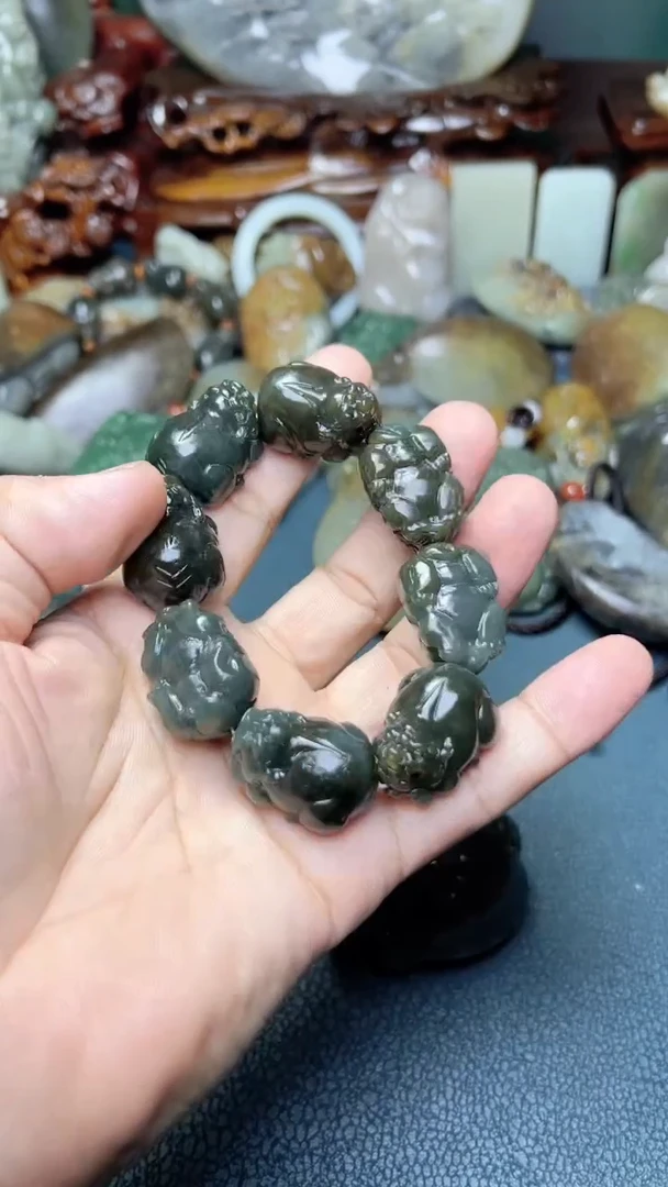 未镶嵌和田玉把件-