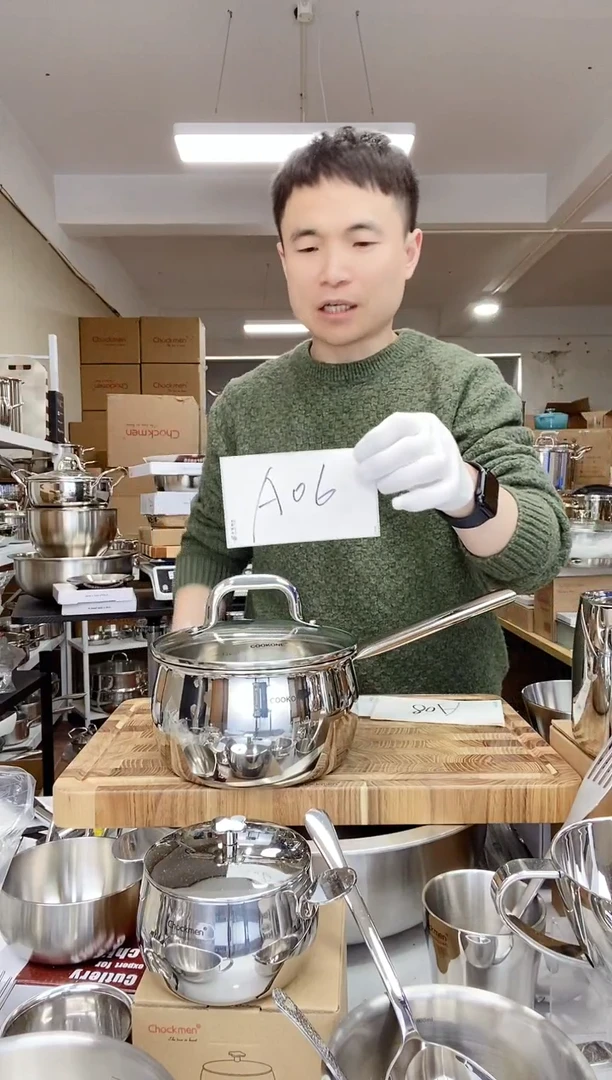 【闪购商品】A06 微瑕16cm鼓形奶锅