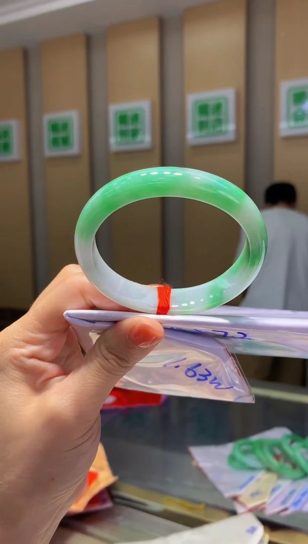 翡翠手镯（贵妃镯）未镶嵌-Q11圈口56.7*12.3*7.2