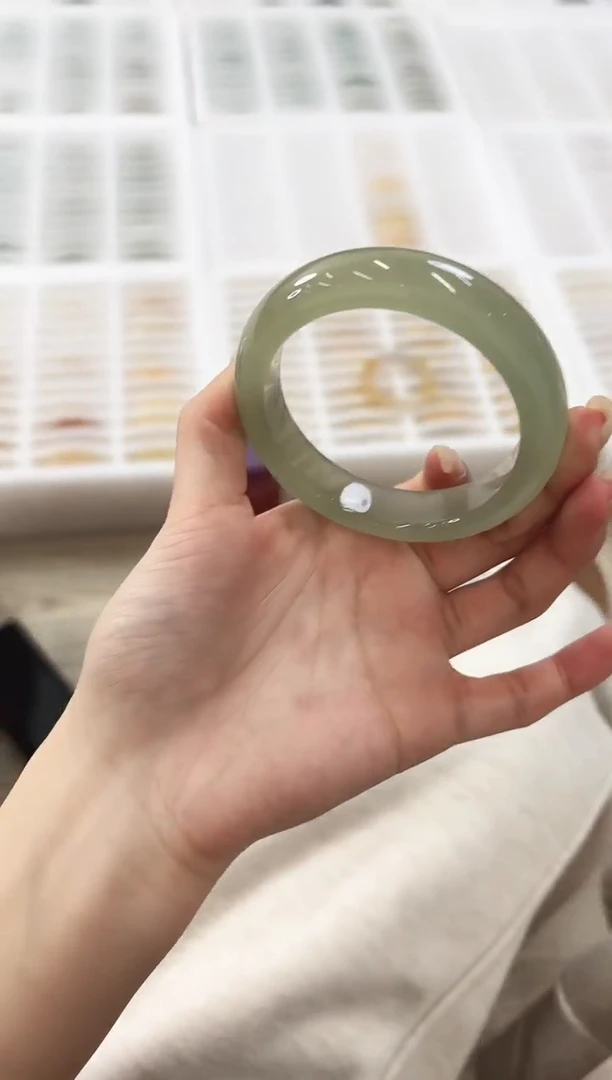 未镶嵌手镯石英质玉133-56D