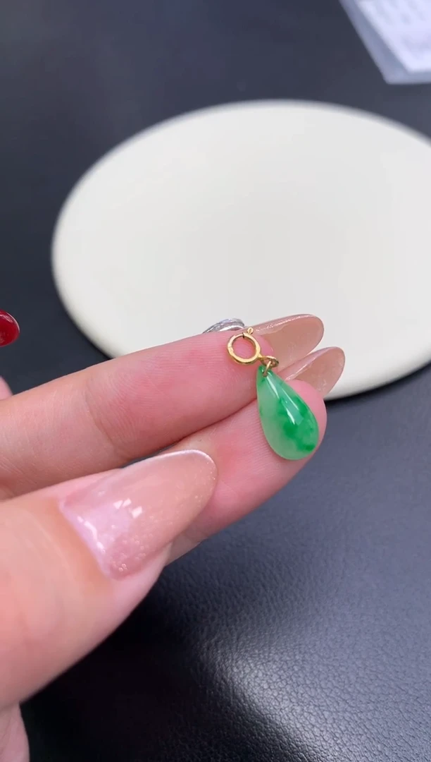 颈饰18K金镶嵌翡翠48小时鉴赏期 退货不扣服务费