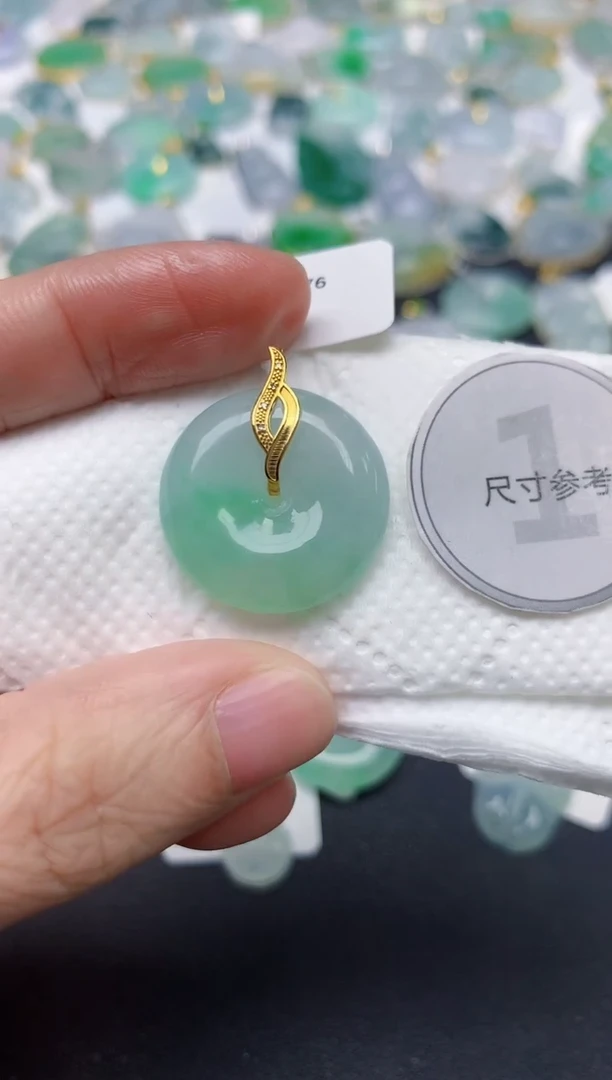 颈饰18K金镶嵌翡翠天然缅甸A货翡翠
