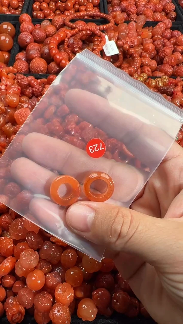 南红玛瑙未镶嵌颈饰1