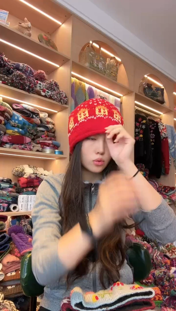 羊毛中国红小盆帽