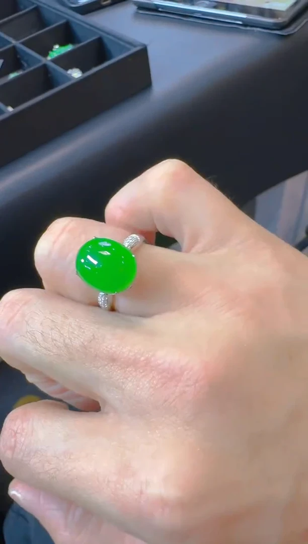 18K金镶嵌戒指翡翠天然A货翡翠