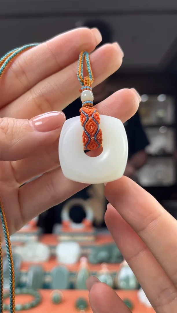 和田玉未镶嵌颈饰佩佩