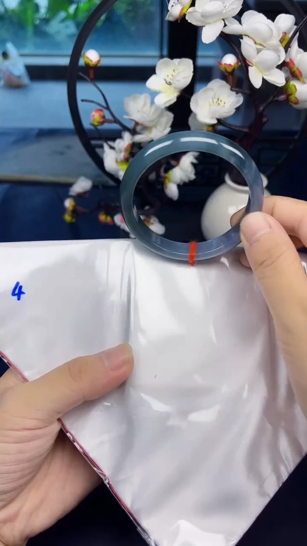 翡翠手镯未镶嵌24小时鉴赏