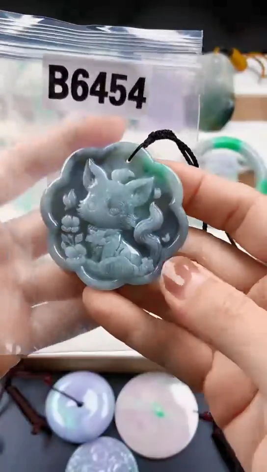 颈饰未镶嵌翡翠天然翡翠吊坠挂件