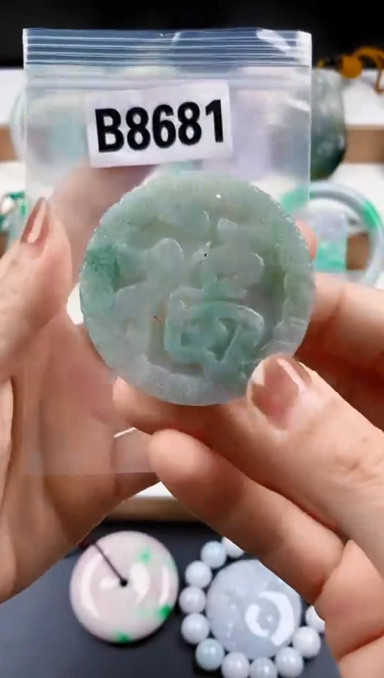 颈饰未镶嵌翡翠天然翡翠吊坠挂件