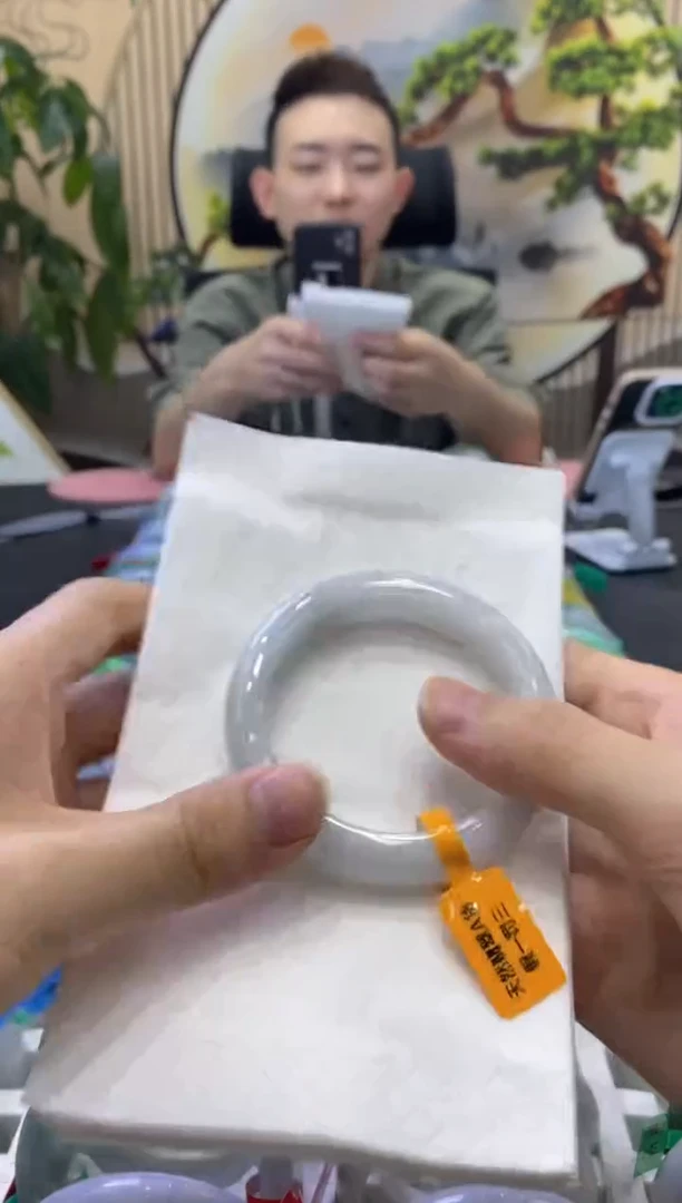 翡翠手镯未镶嵌A****妮3681