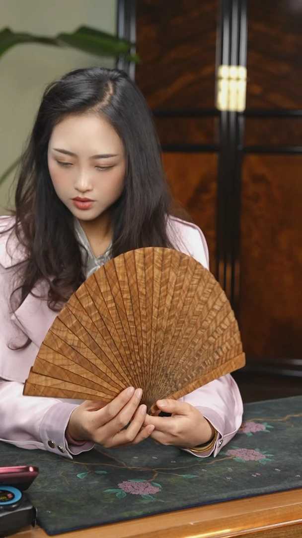 【闪购商品】5号金丝楠苏扇长度24 