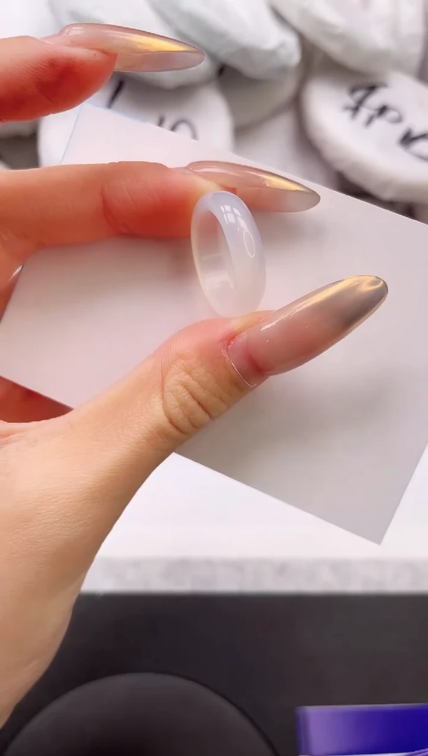 【闪购商品】石英质玉手镯未镶嵌素圈戒指白