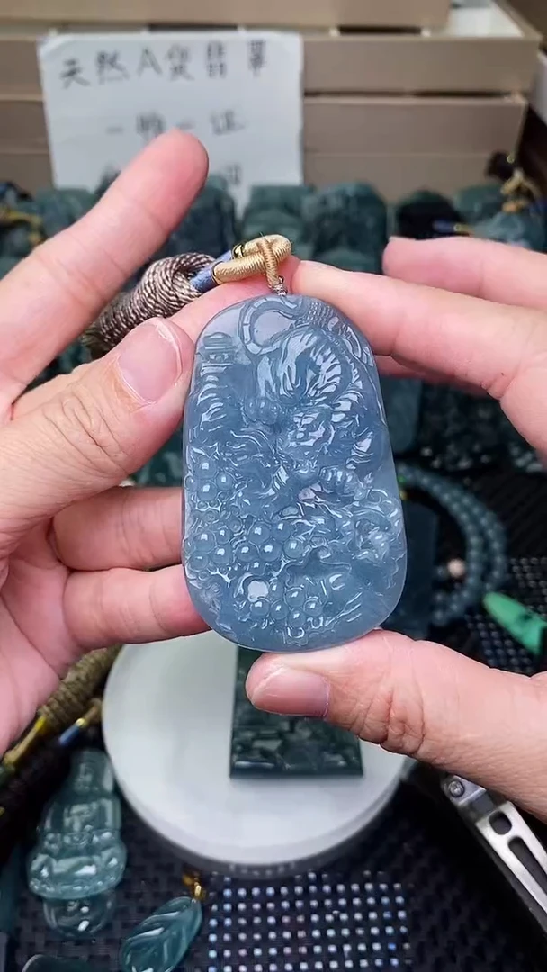 颈饰未镶嵌翡翠