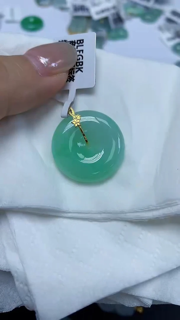 翡翠18K金镶嵌颈饰天然缅甸翡翠A货