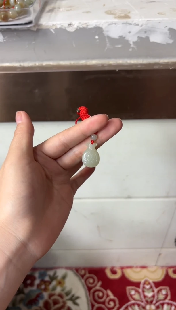 【闪购商品】和田玉吊坠(赠链)未镶嵌且末微色差近矿吊坠