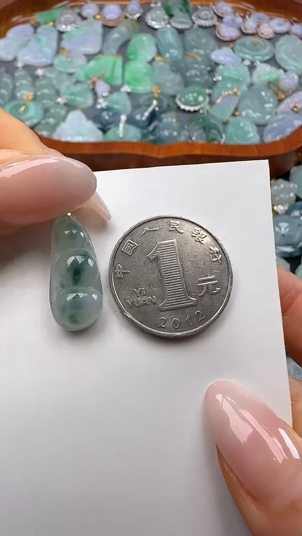 翡翠18K金镶嵌吊坠(不含链)福豆