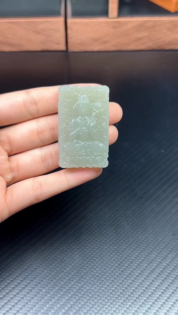 和田玉未镶嵌吊坠(赠链)且末微色差近矿吊坠K