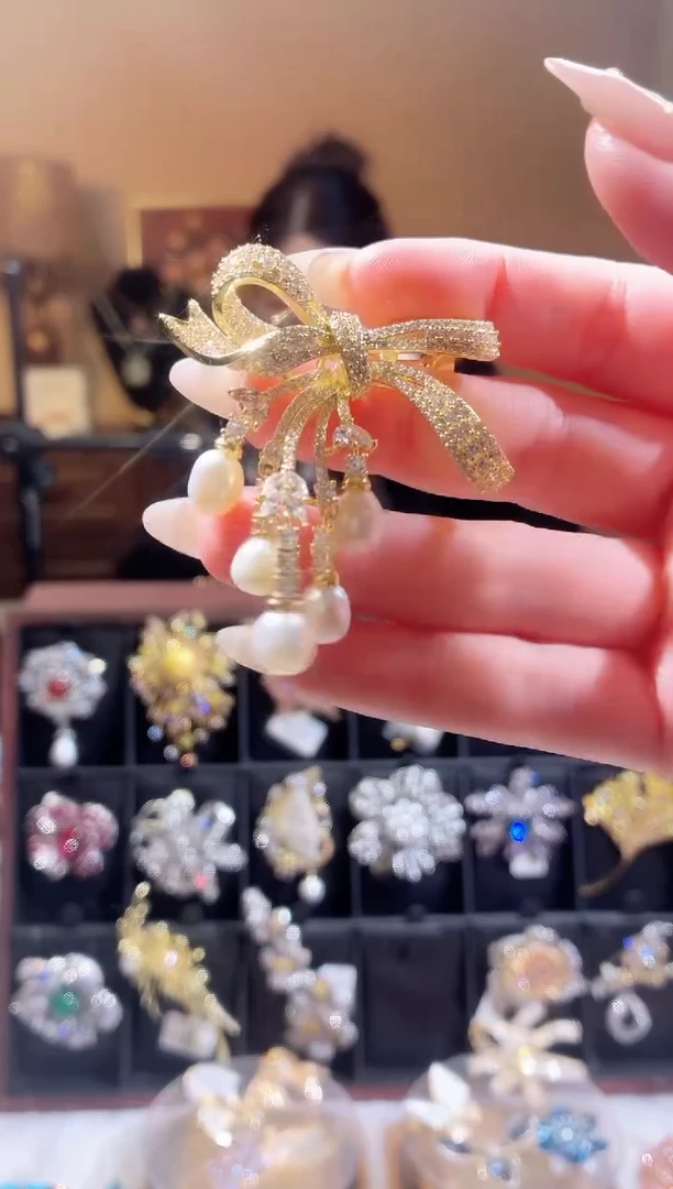 合成立方氧化锆铜合金金色蝴蝶结