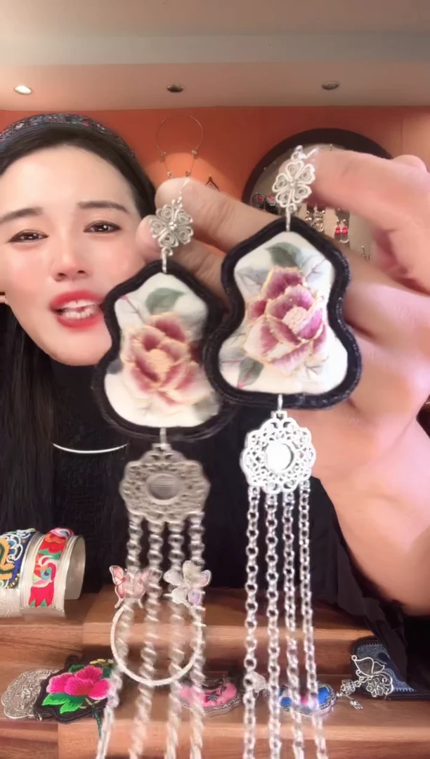 非遗手工苗绣刺绣首饰42