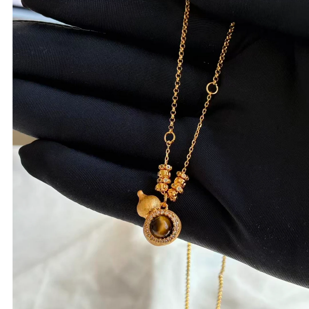 米梵缇 铜合金项链 轻奢时尚镶嵌虎眼石坠链简约金色葫芦项链