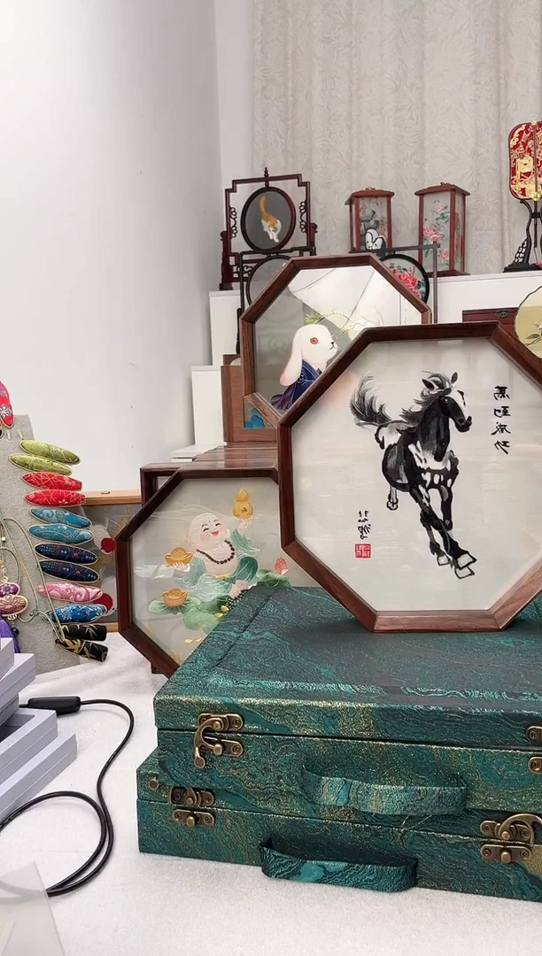 扇子苏绣作品手工摆台
