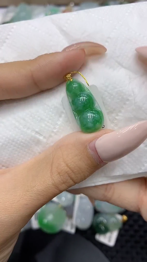 颈饰18K金镶嵌翡翠111111111111
