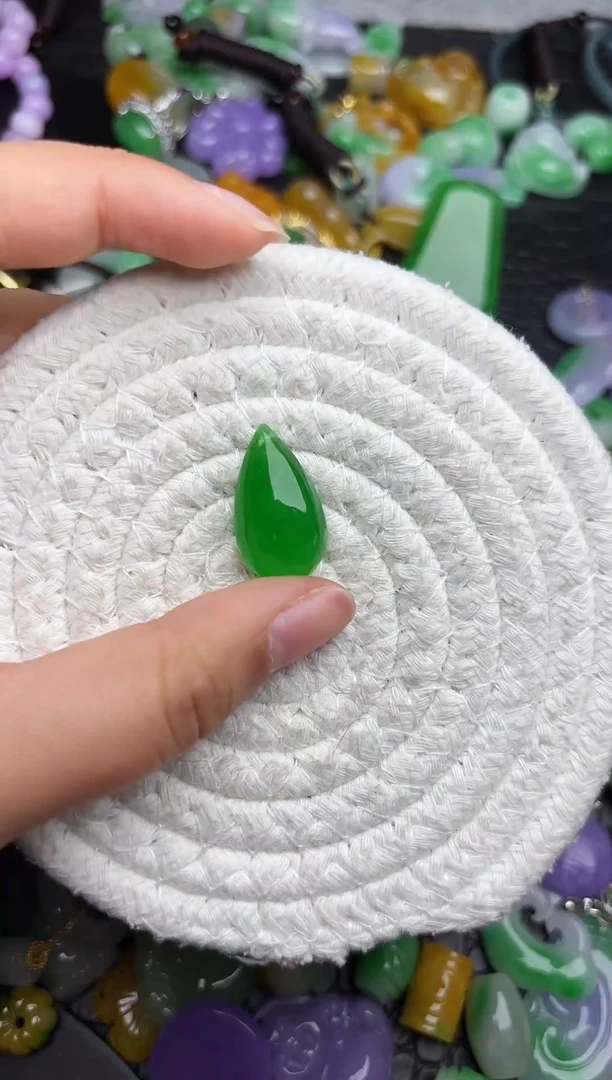 颈饰未镶嵌翡翠缅甸翡翠吊坠