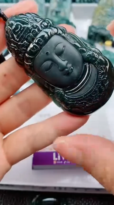 翡翠未镶嵌颈饰