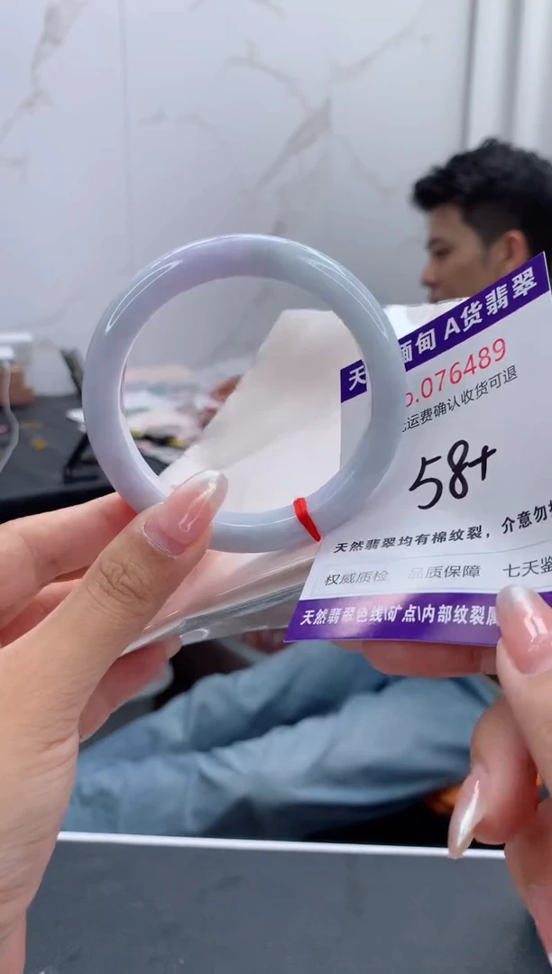 未镶嵌手镯翡翠有纹，完美者勿拍