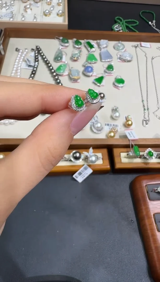 翡翠18K金镶嵌耳饰X0622-68-133一对