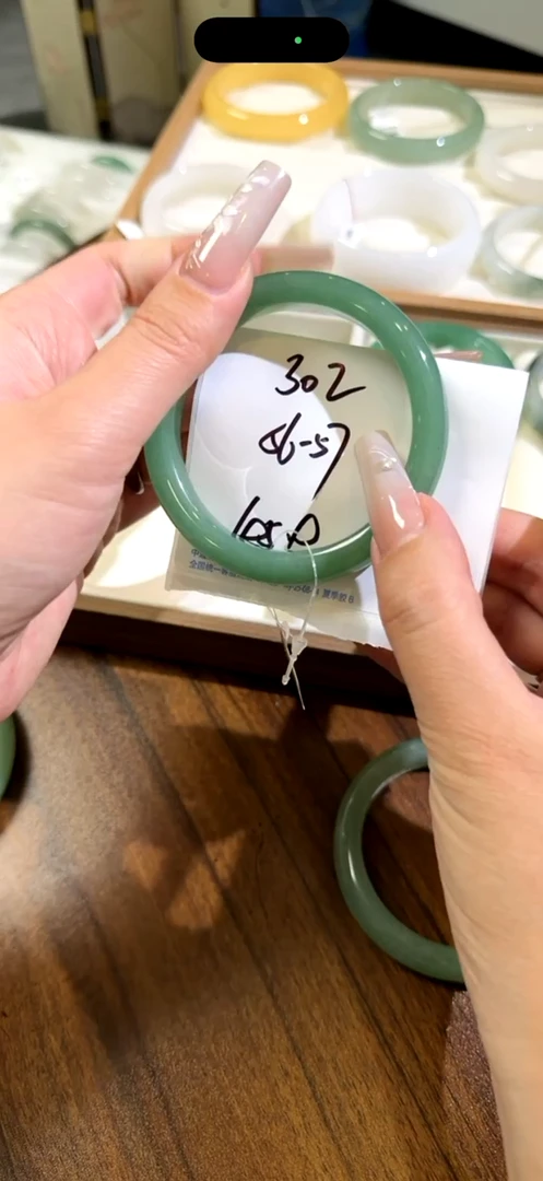 未镶嵌手镯石英质玉302