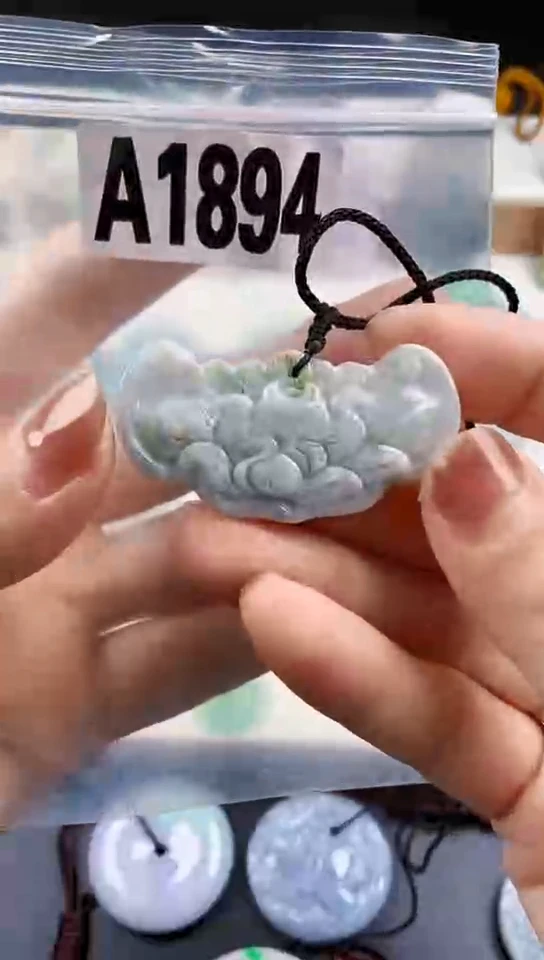 颈饰未镶嵌翡翠天然翡翠吊坠挂件