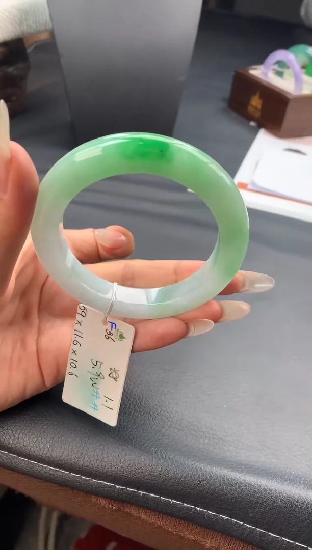 未镶嵌手镯翡翠翡翠自带#送人#，假一赔三1