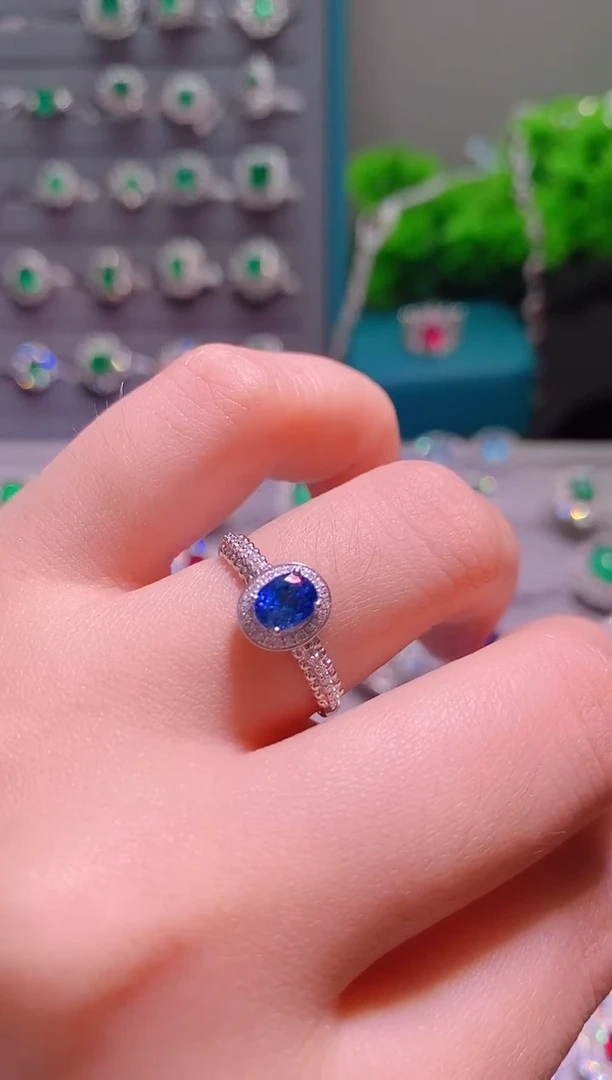 蓝宝石18K金戒指18K金镶嵌.