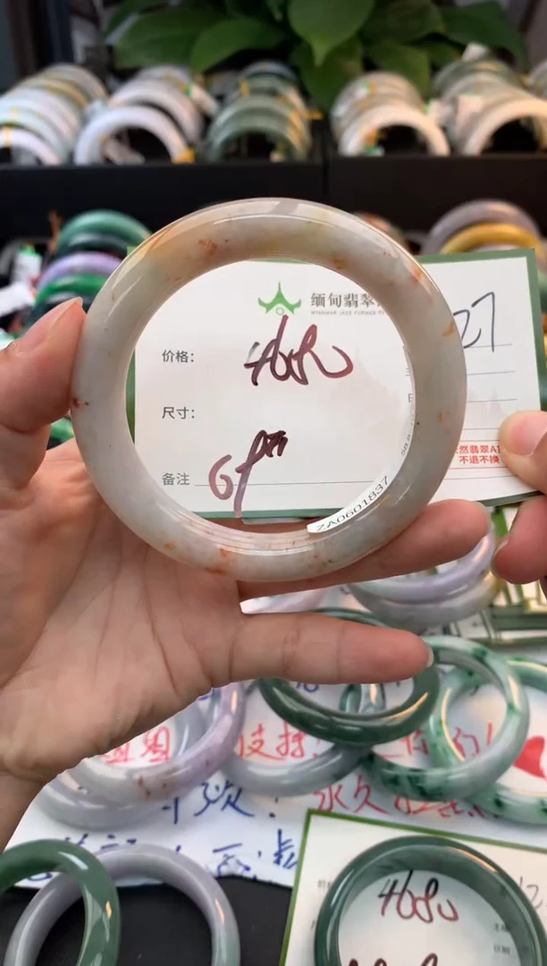 未镶嵌定制翡翠毛货需精细抛光+多人
