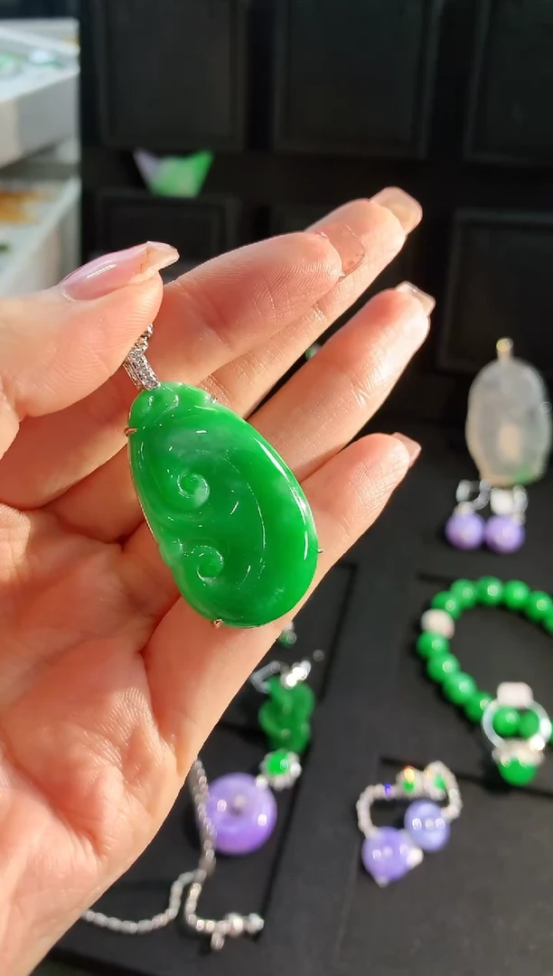 【闪购商品】翡翠吊坠(不含链)18K金镶嵌吊坠