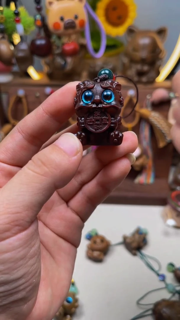 檀香木紫檀吞金兽挂件