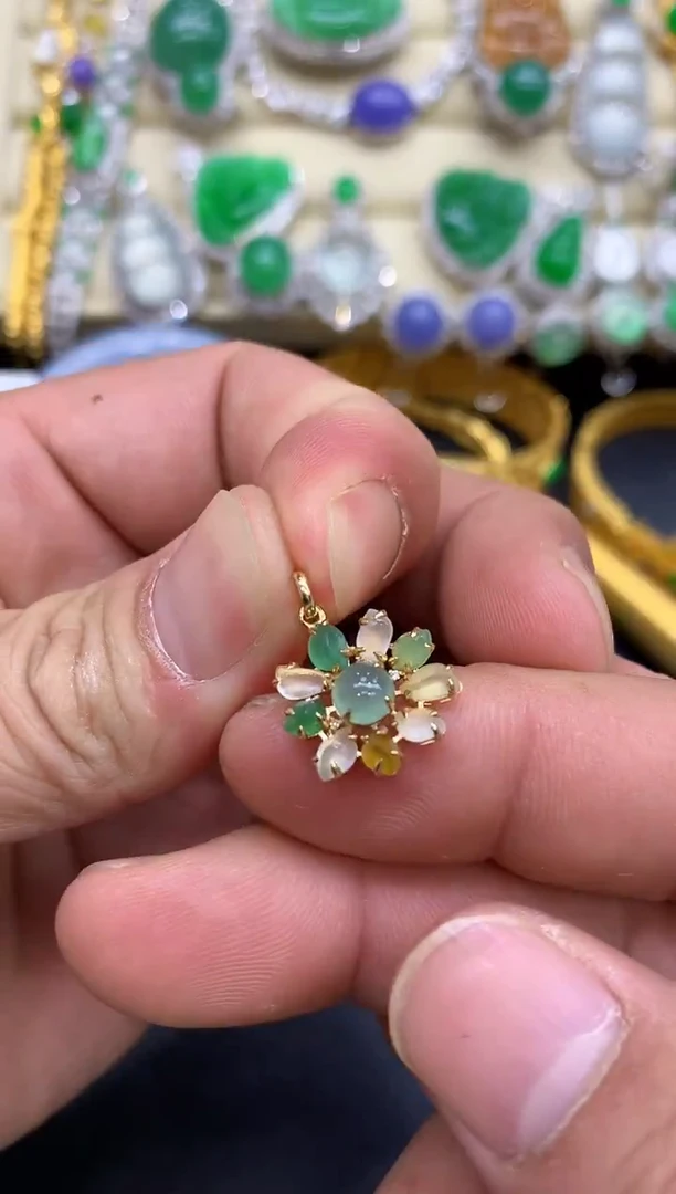 颈饰18K金镶嵌翡翠137-中国好珍宝