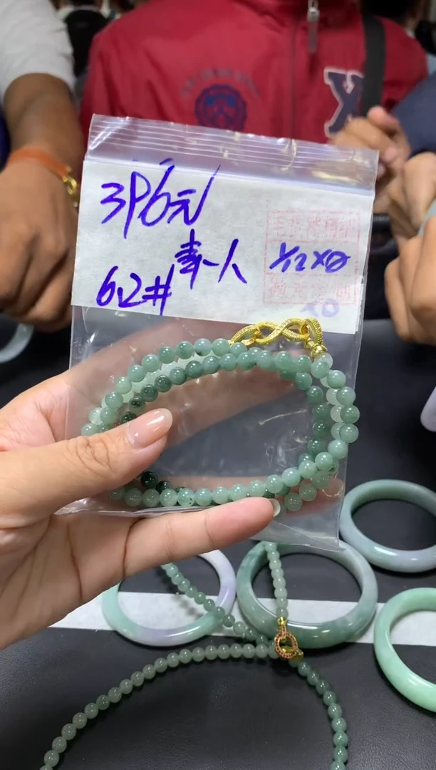 未镶嵌定制翡翠幸**人+珠串6.2#396元  毛货抛光
