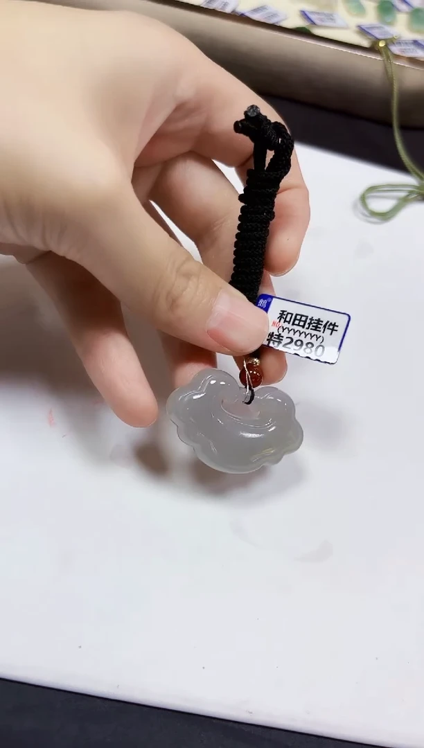 颈饰未镶嵌和田玉挂件