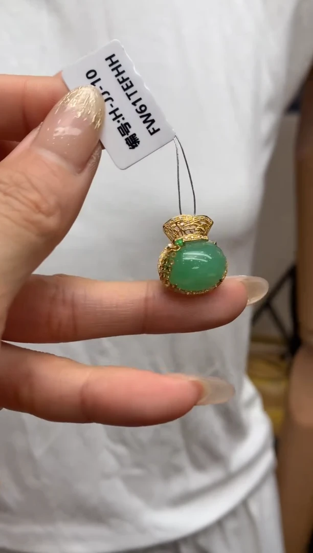【闪购商品】翡翠颈饰18K金镶嵌钱袋