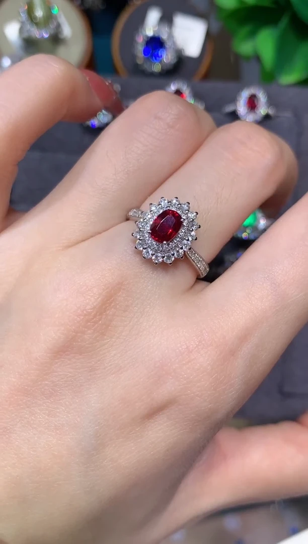 18K金镶嵌戒指红宝石1.02CT