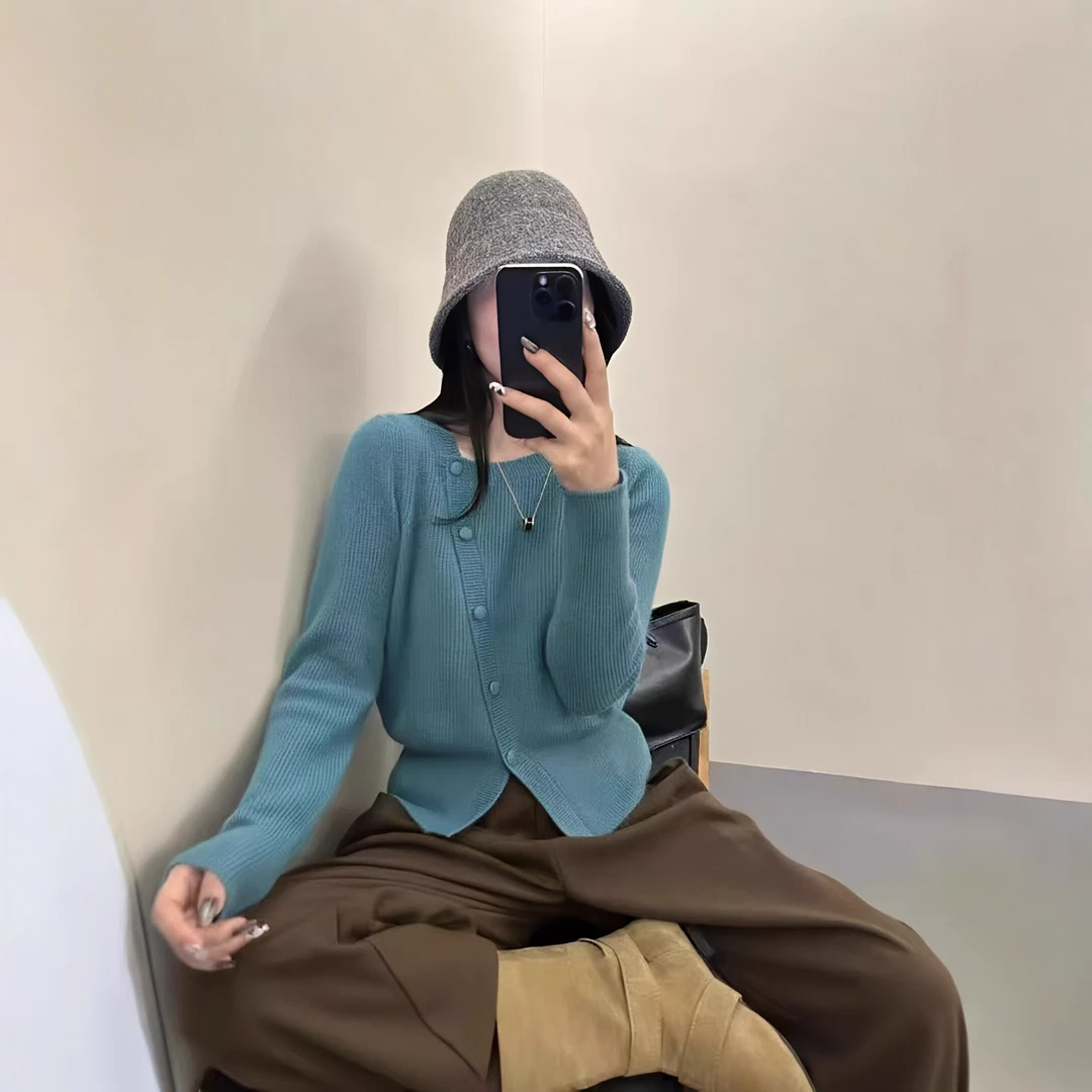 圆领别致不规则斜边扣羊毛衫～绵羊毛+兔毛+山羊绒高品质6171