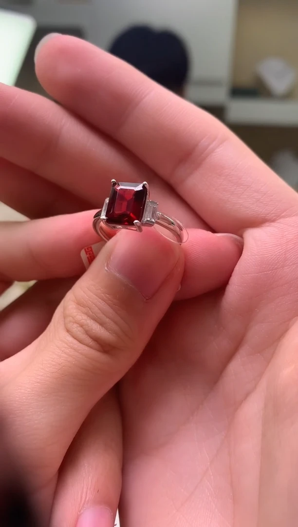 石榴石戒指银S925镶嵌....