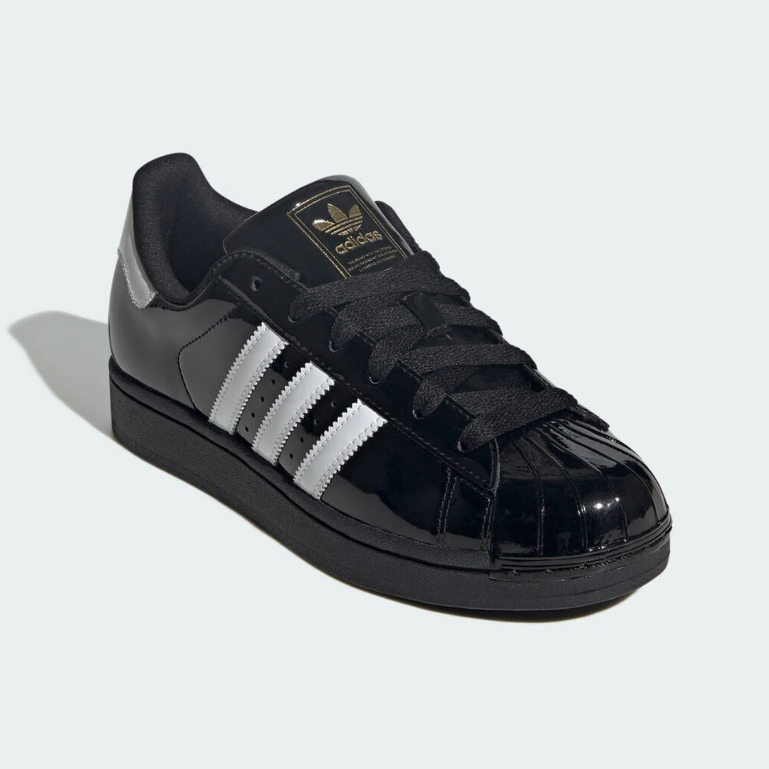 【滔搏联动】Adidas阿迪达斯三叶草黑色亮面贝壳头板鞋JS4009