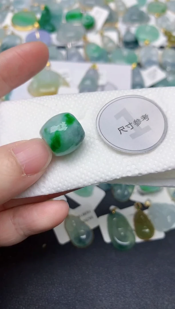 颈饰未镶嵌翡翠天然缅甸A货翡翠