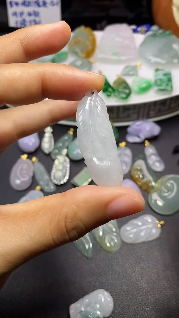 颈饰未镶嵌翡翠吊坠